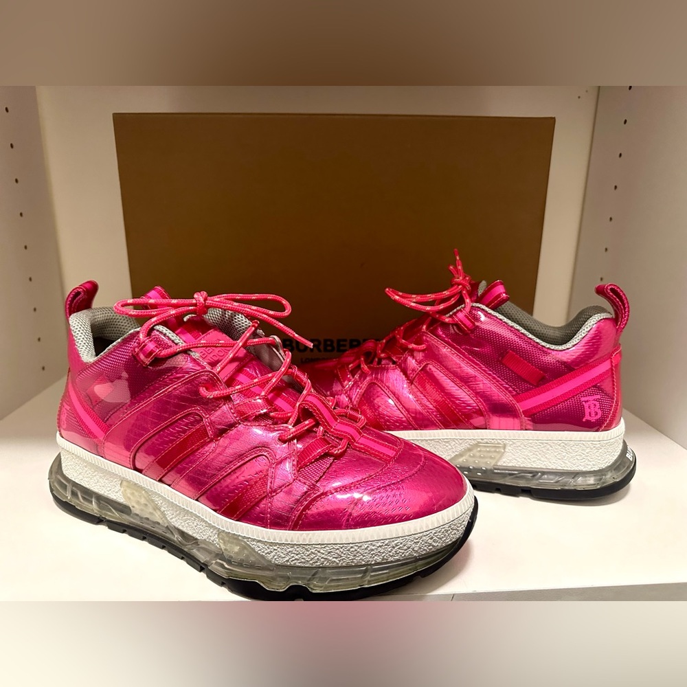 Men’s pink Burberry sneakers